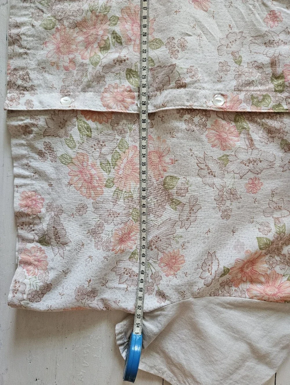 Cropped Floral Button-Up Shirt in Soft Pink & Cream - Picture 5 of 5